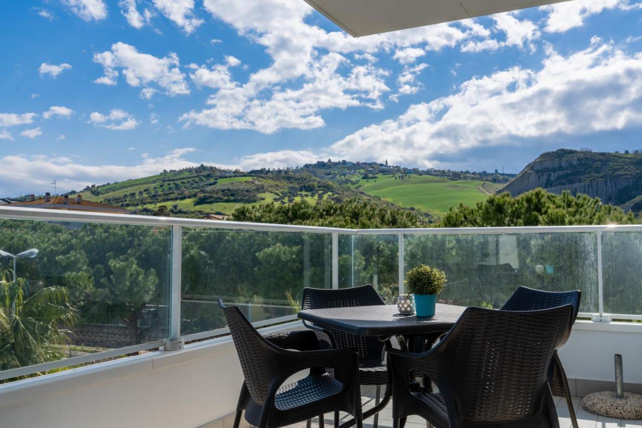 Residenze Roscioli Aparthotel Roseto Degli Abruzzi Bagian luar foto
