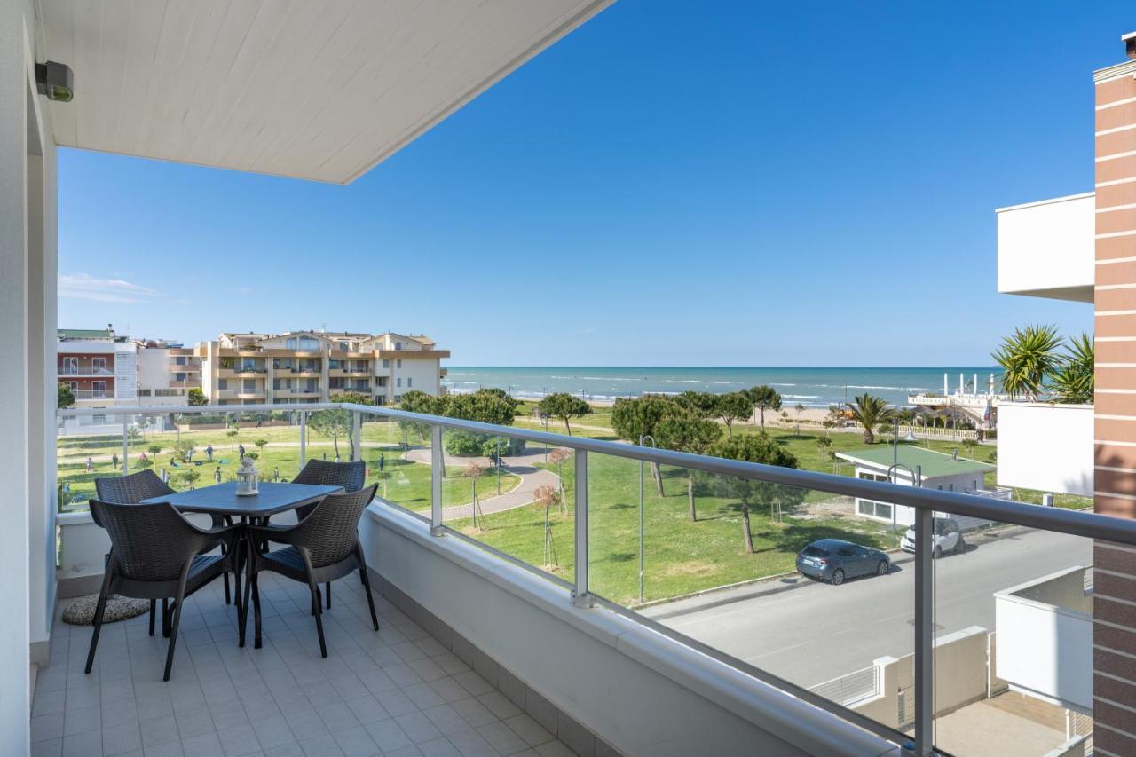 Residenze Roscioli Aparthotel Roseto Degli Abruzzi Bagian luar foto