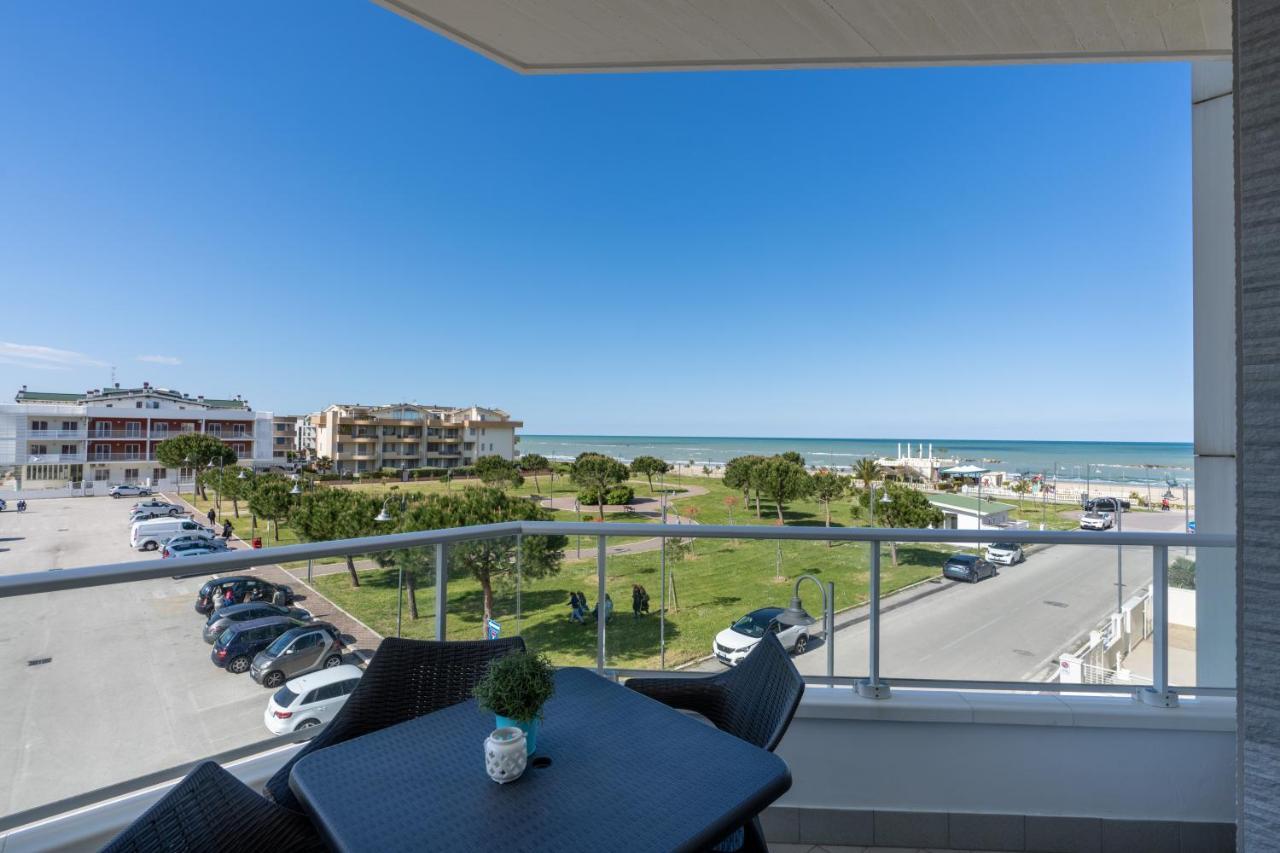 Residenze Roscioli Aparthotel Roseto Degli Abruzzi Bagian luar foto