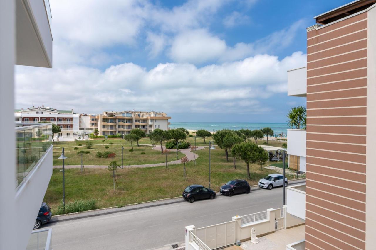 Residenze Roscioli Aparthotel Roseto Degli Abruzzi Bagian luar foto