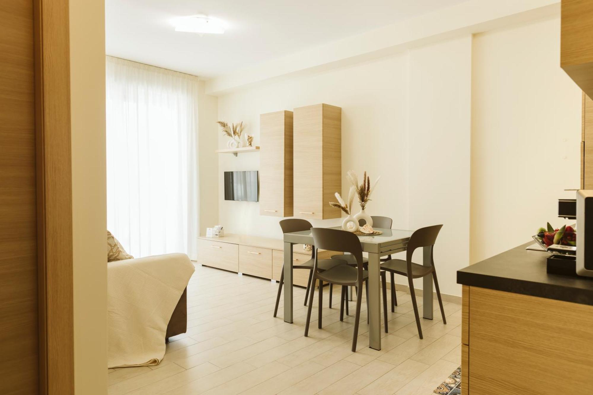 Residenze Roscioli Aparthotel Roseto Degli Abruzzi Bagian luar foto