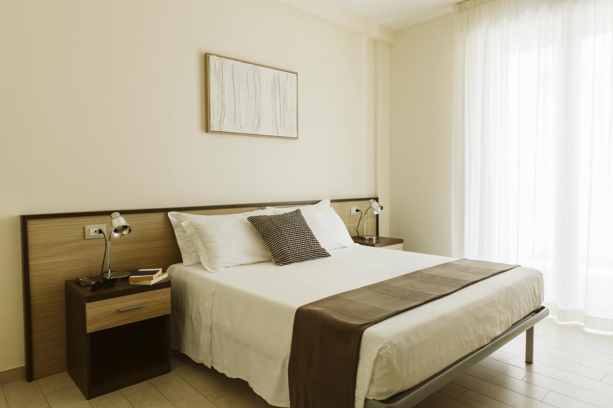 Residenze Roscioli Aparthotel Roseto Degli Abruzzi Bagian luar foto