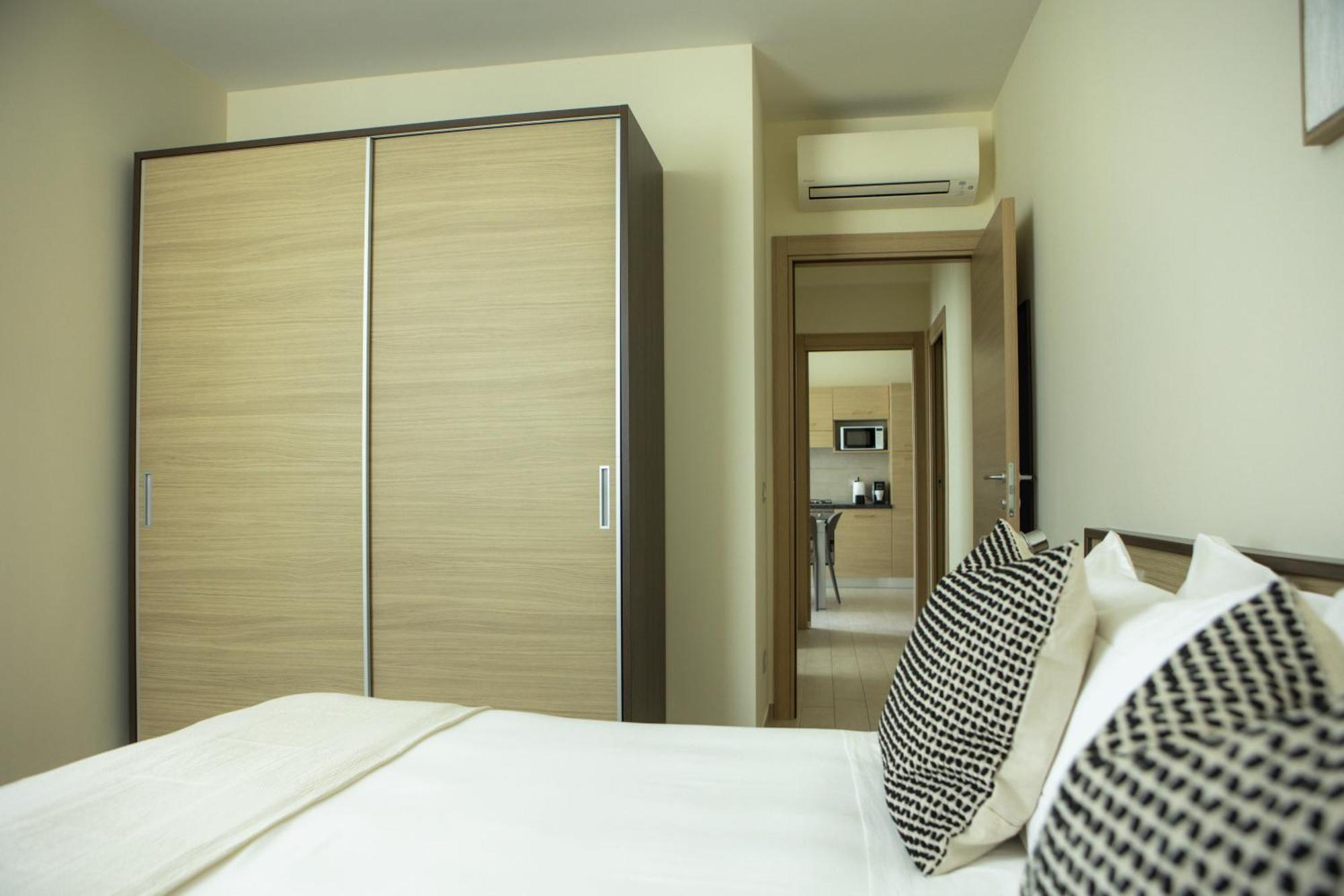 Residenze Roscioli Aparthotel Roseto Degli Abruzzi Bagian luar foto