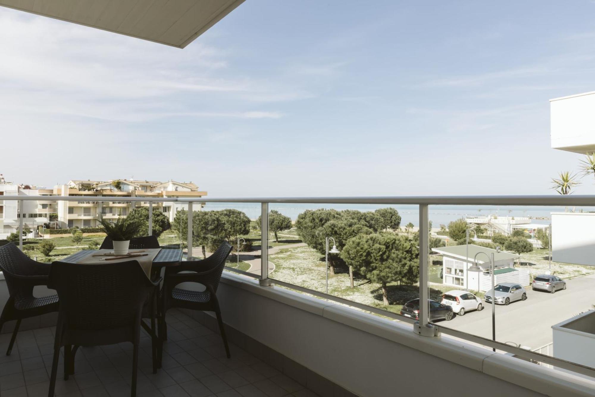 Residenze Roscioli Aparthotel Roseto Degli Abruzzi Bagian luar foto
