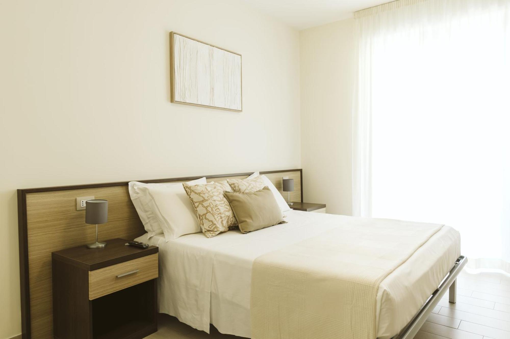 Residenze Roscioli Aparthotel Roseto Degli Abruzzi Bagian luar foto