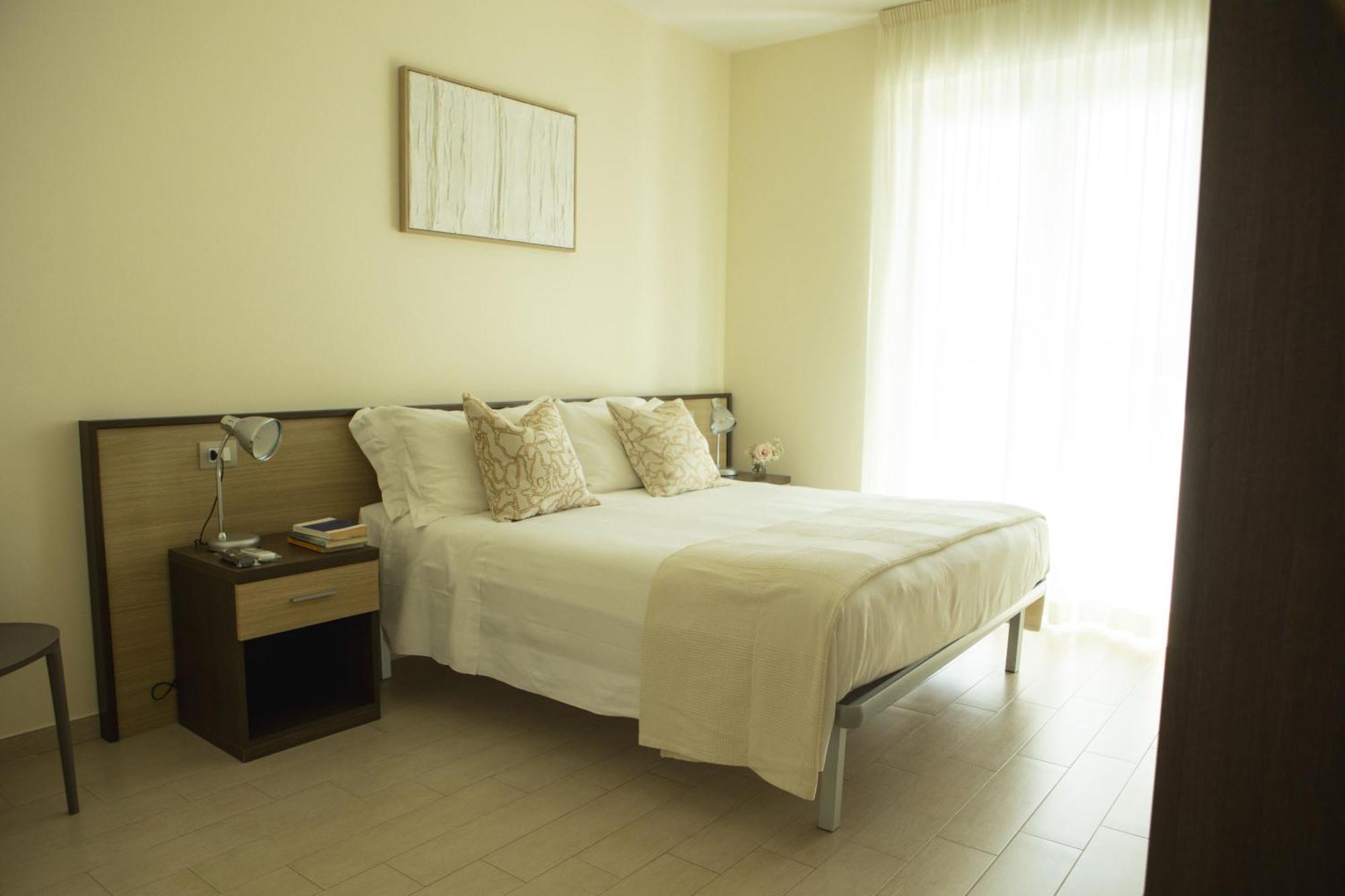Residenze Roscioli Aparthotel Roseto Degli Abruzzi Bagian luar foto