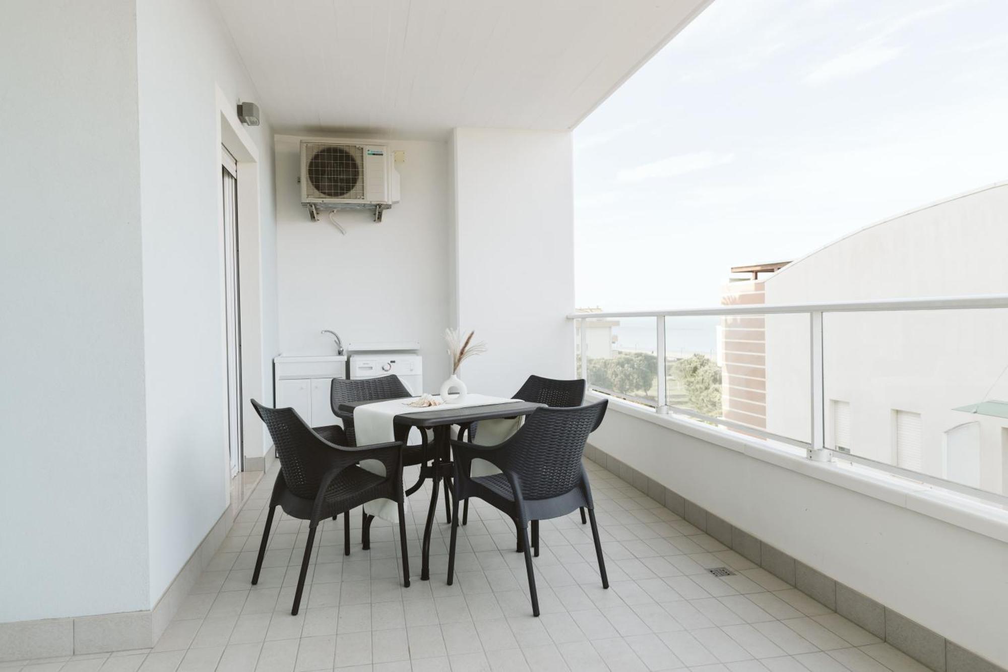 Residenze Roscioli Aparthotel Roseto Degli Abruzzi Bagian luar foto